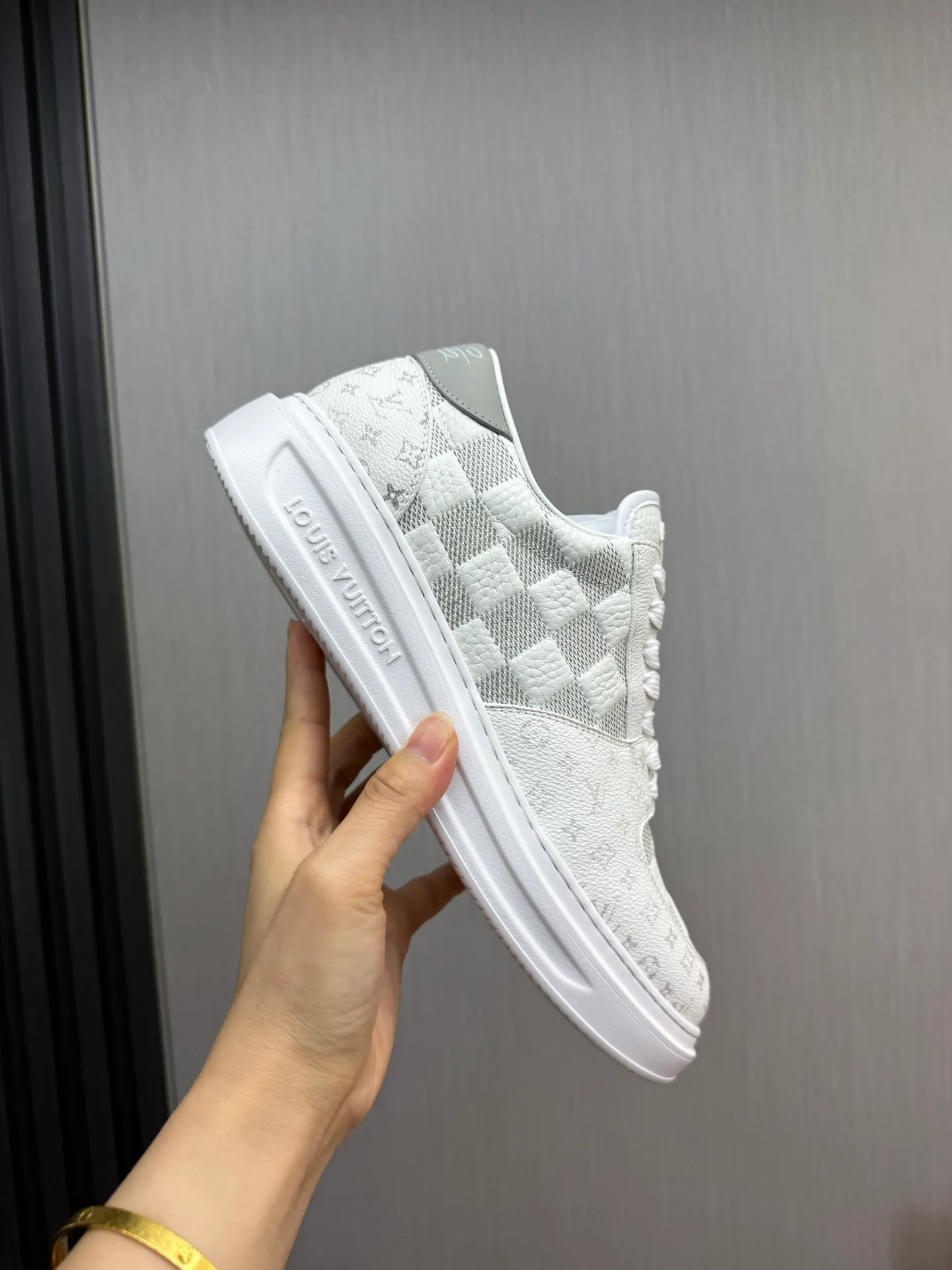 Men's shoes 💰840💰 LOUIS VUITTON [Luden Yiwei] The new trendy Lv is on the market 🎁, casual and fashionable men's shoes 👟 1:1 shipment ⬆️The upper is made of imported cowhide + cowhide mesh lining, the original wear-resistant rubber outsole, the version is simple and elegant, exclusive for trendy men. 38-45 (38.45 is non-refundable if made to order)